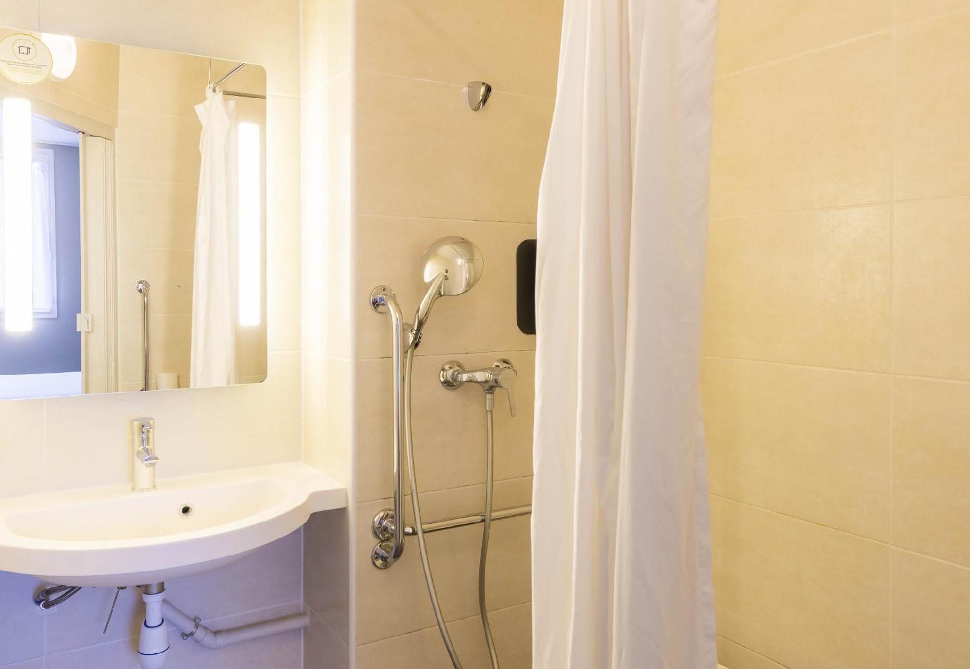 B&B Hotel Auxerre Monéteau Exteriör bild